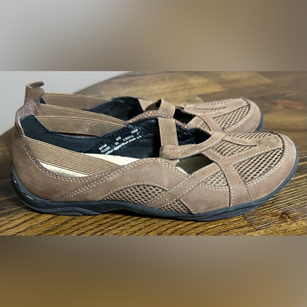 Clarks Brown leather Loafers
like new